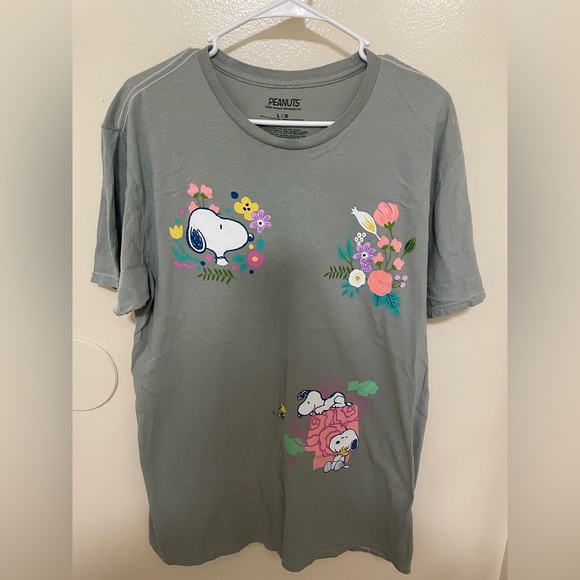 Peanuts Tops - ✨Peanuts Snoopy Short Sleeve Tshirt Size Large